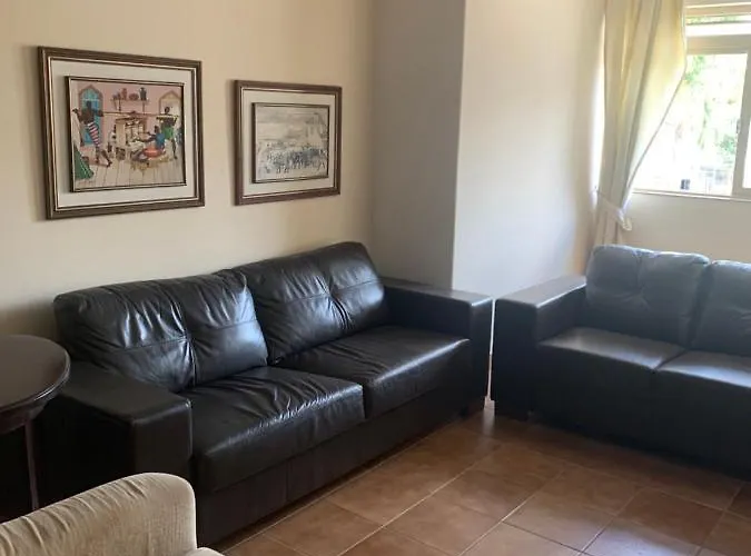 Apartamento Na Rua Principal