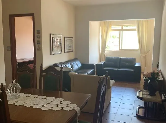 Apartamento Na Rua Principal