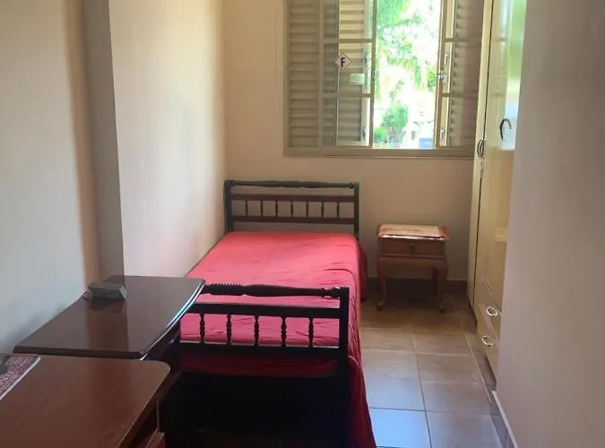 Apartamento Na Rua Principal